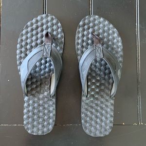 Men’s black North Face Flip flops size 11